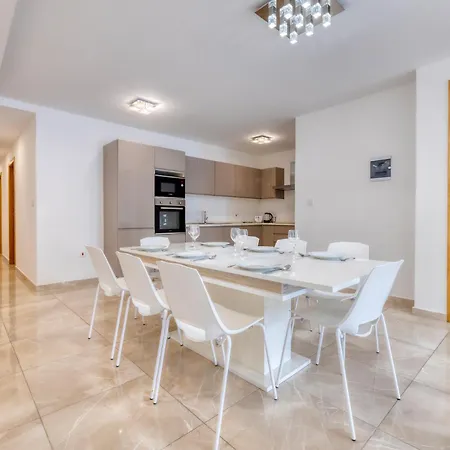 Apartment St Georges Bay Oasis Steps From The