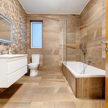 St Georges Bay Oasis Steps From The Apartment Saint Julian's