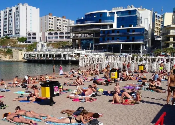 Apartamento St Georges Bay Oasis Steps From The San Julián