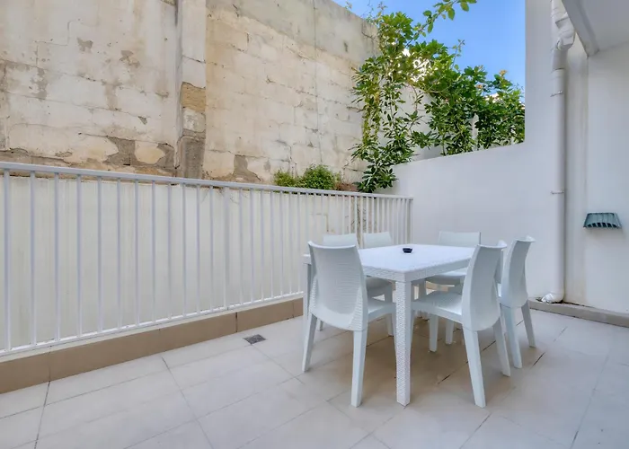 Apartamento St Georges Bay Oasis Steps From The San Julián