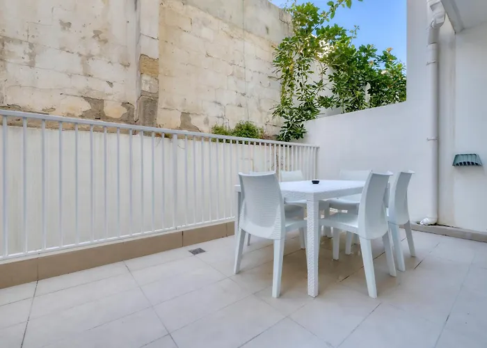 Apartamento St Georges Bay Oasis Steps From The *