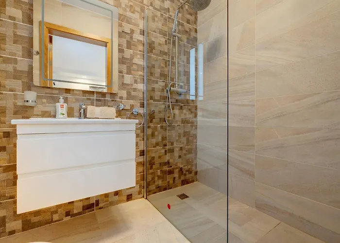 Apartamento St Georges Bay Oasis Steps From The San Julián