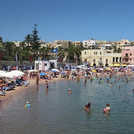 Apartament St Georges Bay Oasis Steps From The