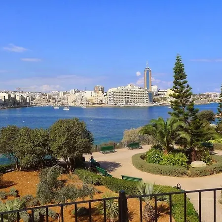 St Georges Bay Oasis Steps From The Apartment *