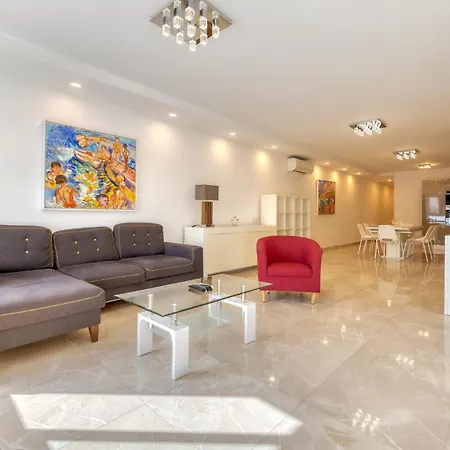 Apartamento St Georges Bay Oasis Steps From The San Julián