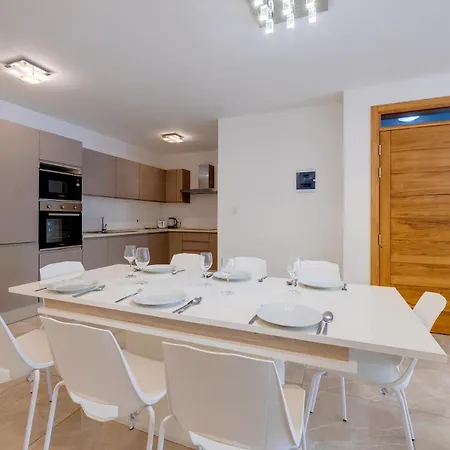 Apartamento St Georges Bay Oasis Steps From The