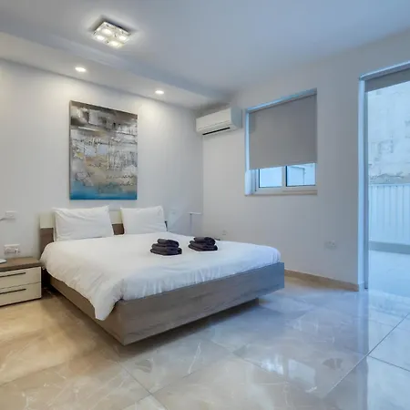 Apartament St Georges Bay Oasis Steps From The *