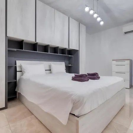 St Georges Bay Oasis Steps From The * St. Julian's