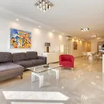 Appartement St Georges Bay Oasis Steps From The San Ġiljan